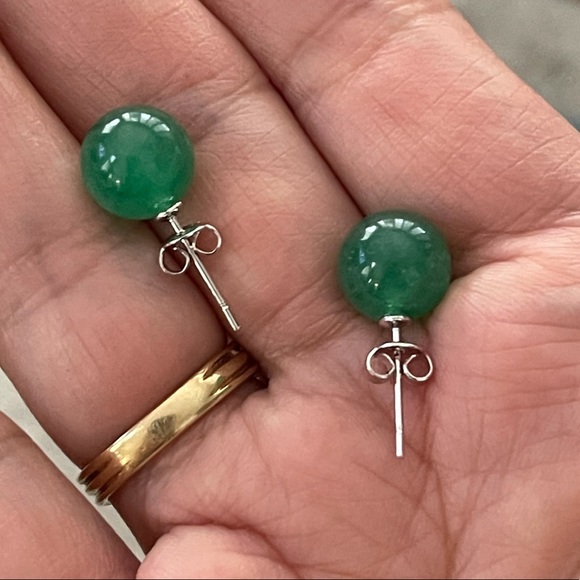 10mm jadeite jade silver tone stud earrings - Picture 4 of 5